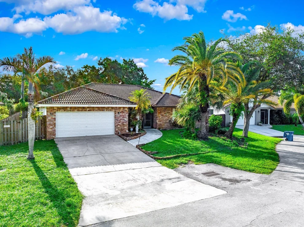 Unit for sale at 3926 NW 72 Drive, Coral Springs, FL 33065