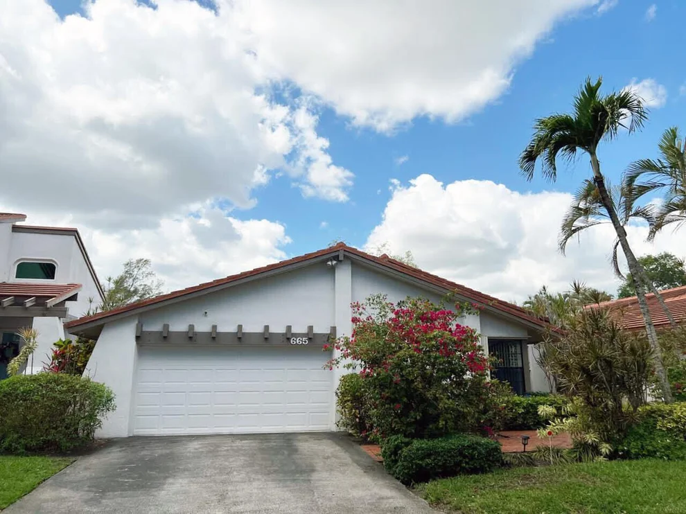 Unit for sale at 665 Hollows Circle, Deerfield Beach, FL 33442