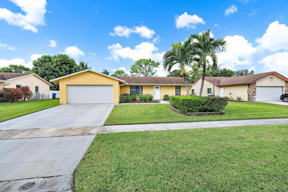 Unit for sale at 208 Bobwhite Road, Royal Palm Beach, FL 33411