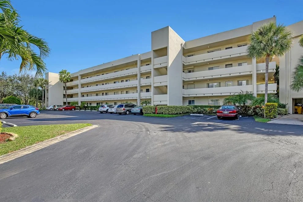 Unit for sale at 3178 Via Poinciana, Lake Worth, FL 33467