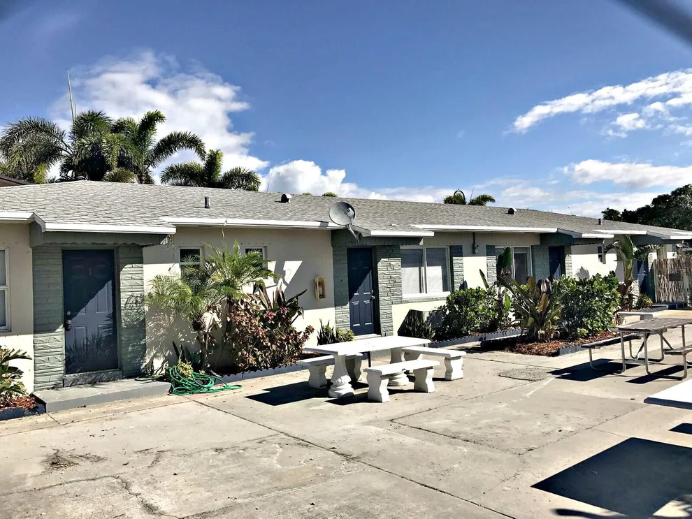 Unit for sale at 611 N Federal Highway, Lake Worth Beach, FL 33460