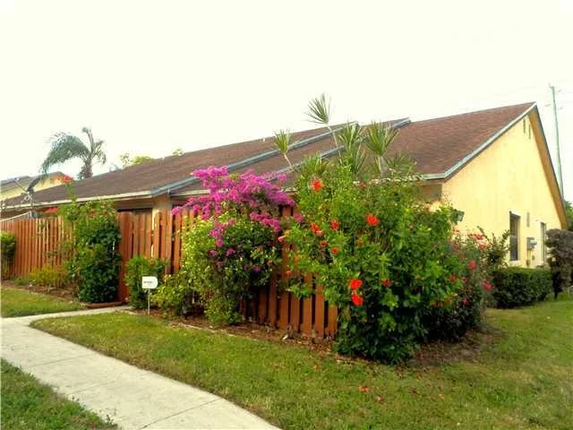 Unit for sale at 174 Springdale Circle, West Palm Beach, FL 33461
