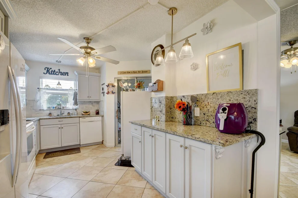 Unit for sale at 3871 Via Poinciana, Lake Worth, FL 33467