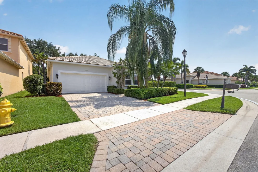 Unit for sale at 235 Via Condado Way, Palm Beach Gardens, FL 33418