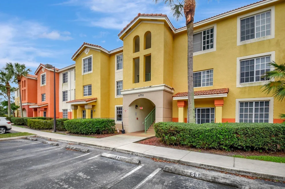 Unit for sale at 6752 Heritage Grande, Boynton Beach, FL 33437