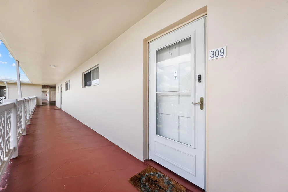 Unit for sale at 2682 S Garden Dr, Lake Worth, FL 33461