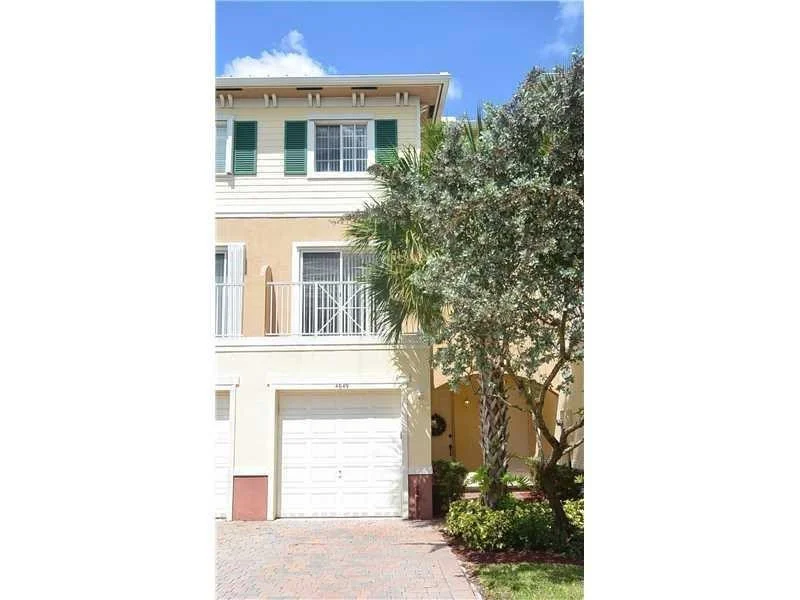 Unit for sale at 4649 SW 75th Way, Davie, FL 33314