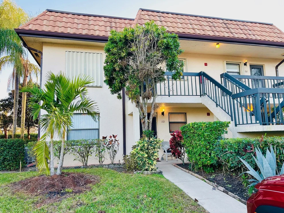 Unit for sale at 7214 Golf Colony Court, Lake Worth, FL 33467