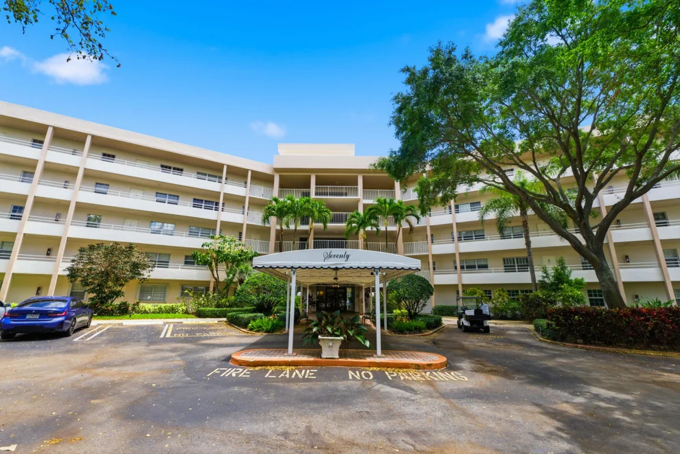 Unit for sale at 3800 Oaks Clubhouse Drive, Pompano Beach, FL 33069