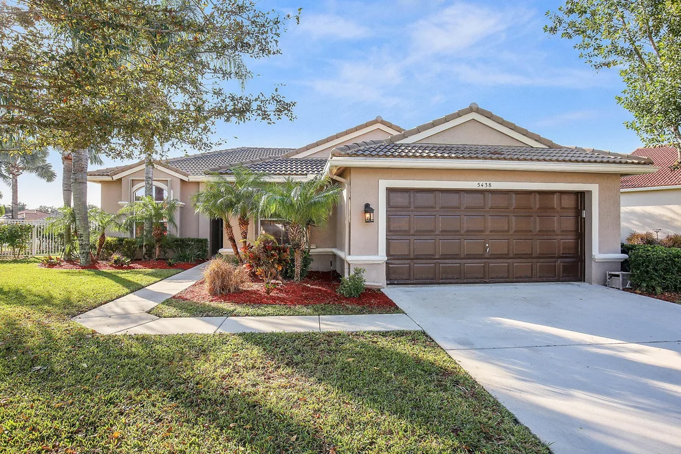 Unit for sale at 5438 Oakmont Village Circle, Lake Worth, FL 33463