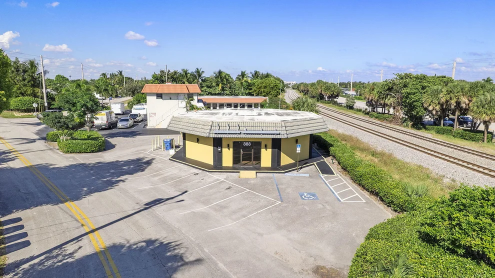 Unit for sale at 888 E Coast Avenue, Lantana, FL 33462