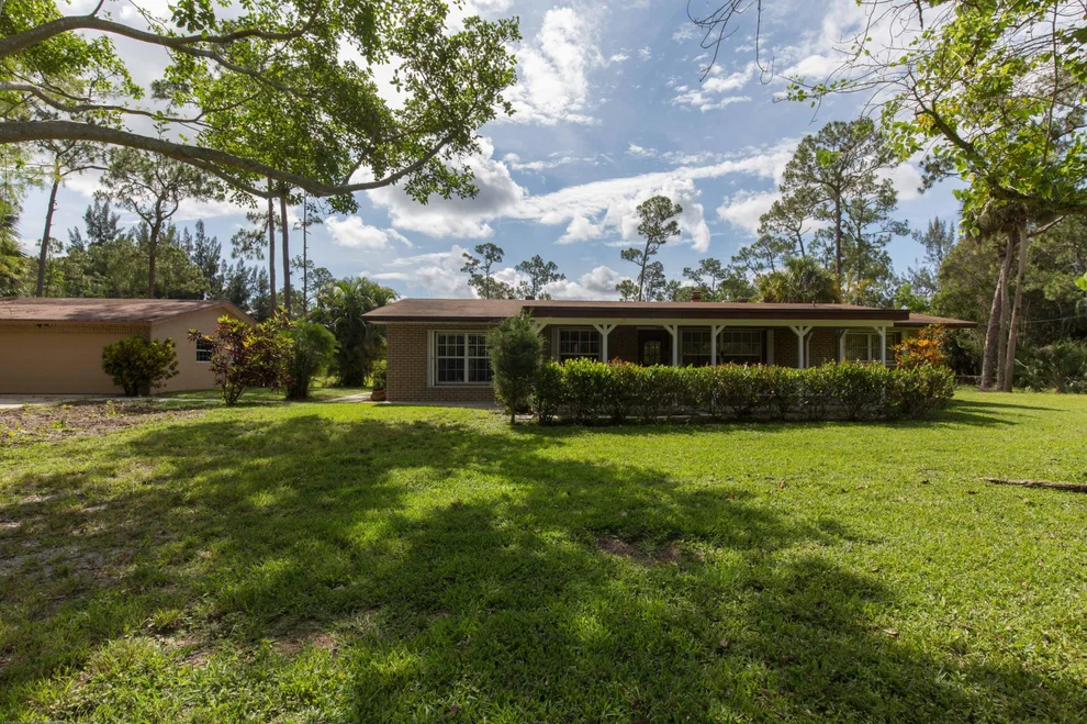 Unit for sale at 1102 Hyde Park Road, Loxahatchee Groves, FL 33470