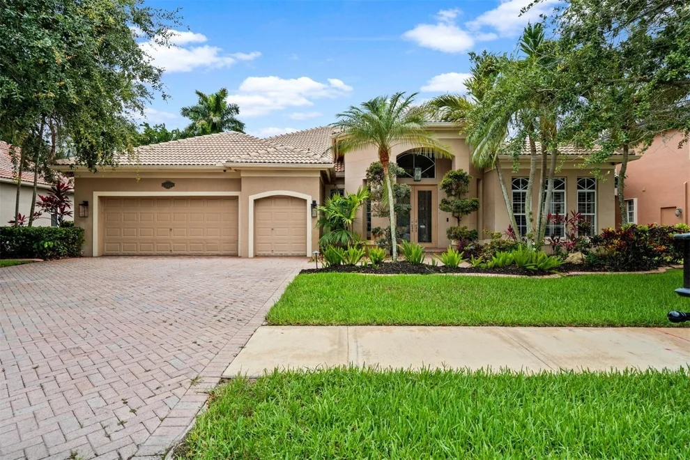 Unit for sale at 8284 S Lake Forest Drive, Davie, FL 33328