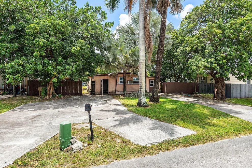 Unit for sale at 13480 SW 6th Court, Davie, FL 33325