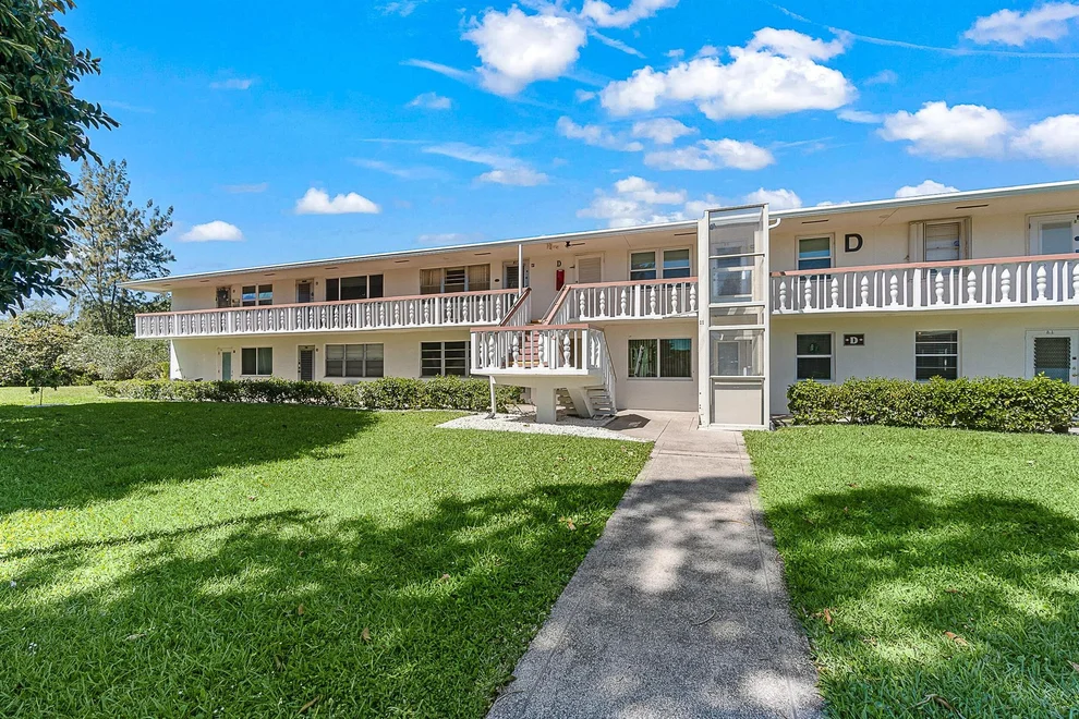 Unit for sale at 79 Camden D, West Palm Beach, FL 33417