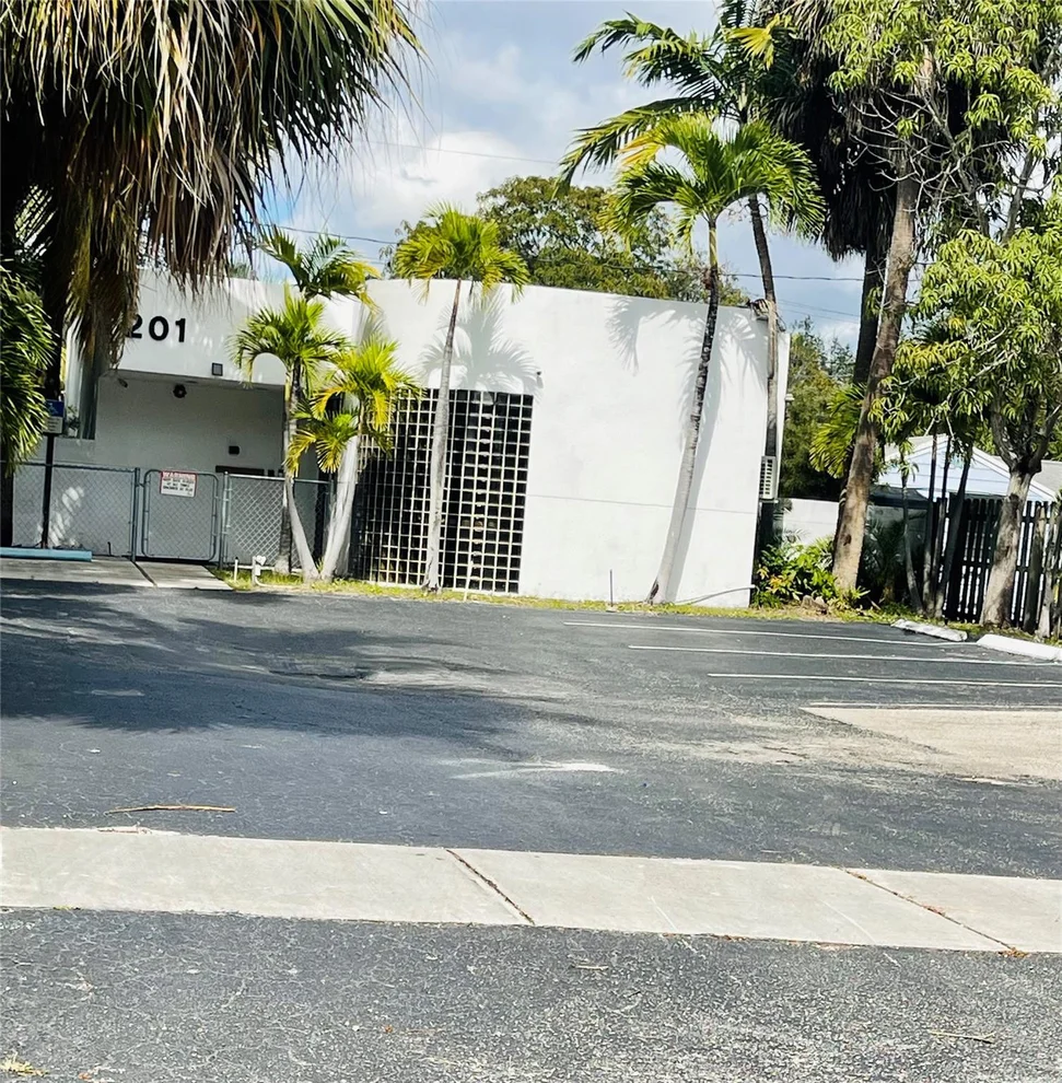 Unit for sale at 201 SE 19th Street, Fort Lauderdale, FL 33316