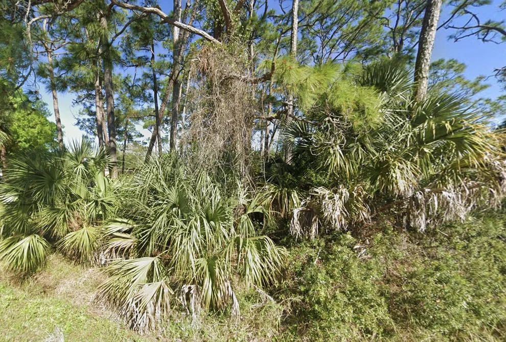 Unit for sale at 17301 Brynwood Lane, Okeechobee, FL 34974