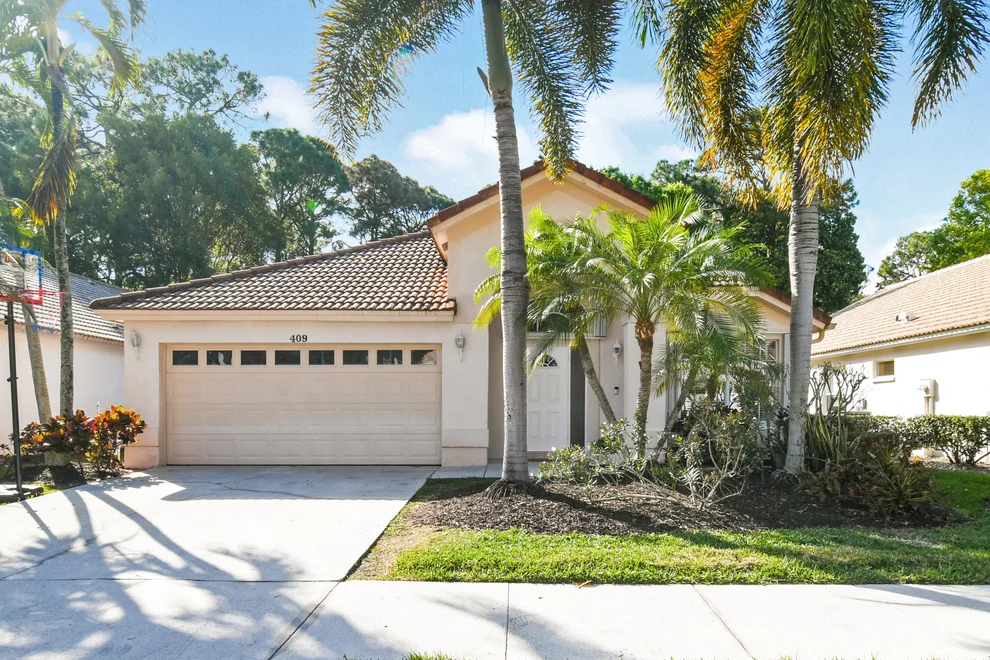 Unit for sale at 409 Woodview Circle, Palm Beach Gardens, FL 33418