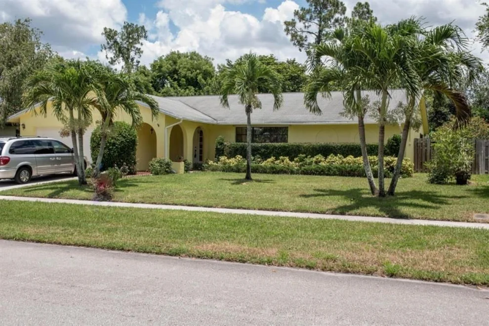 Unit for sale at 195 Bobwhite Road, Royal Palm Beach, FL 33411