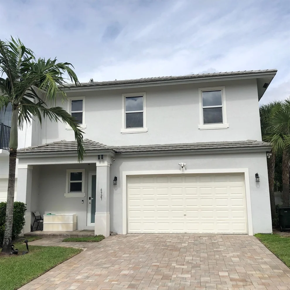 Unit for sale at 6927 Pines Circle, Coconut Creek, FL 33073