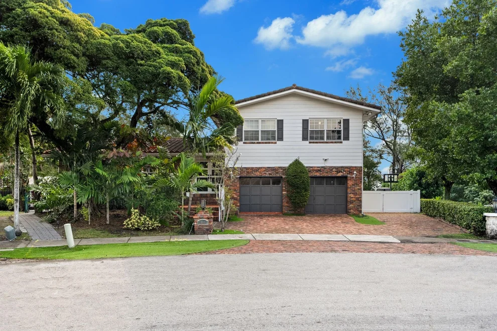 Unit for sale at 20001 NE 25th Avenue, Miami, FL 33180