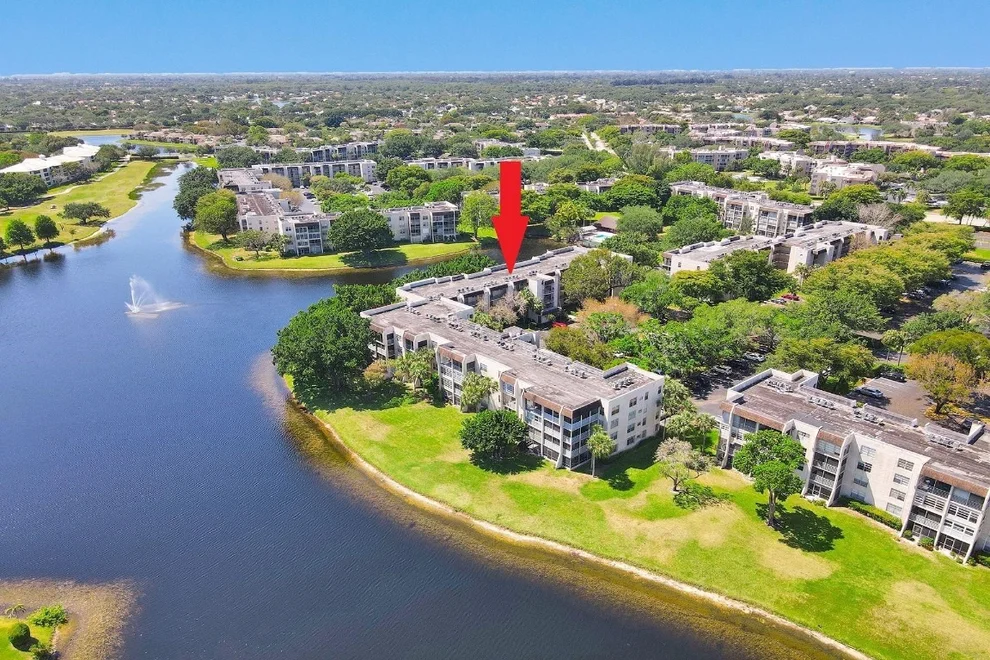 Unit for sale at 9430 Poinciana Place, Davie, FL 33324