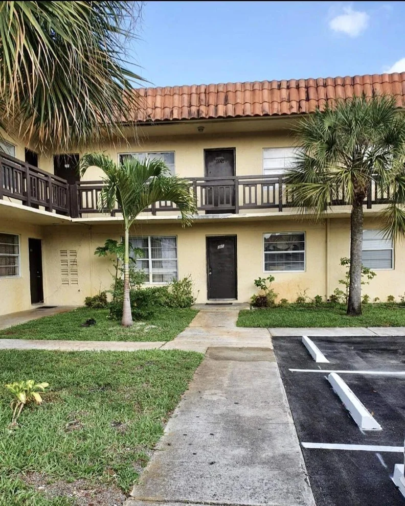 Unit for sale at 1331 S Dixie Highway, Deerfield Beach, FL 33441