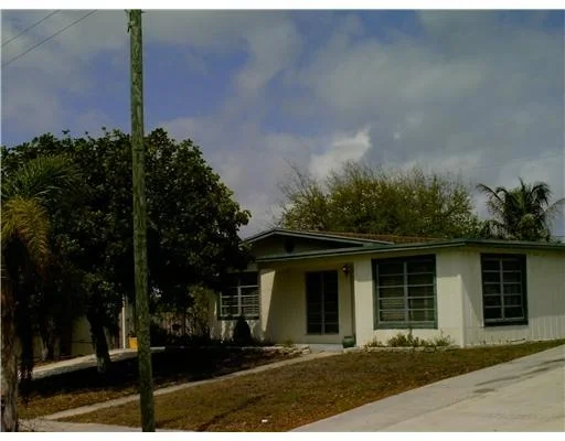Unit for sale at 1009 W Garnett Street, Lantana, FL 33462