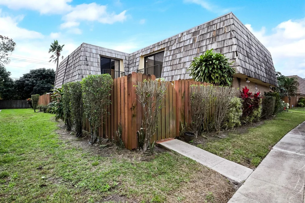 Unit for sale at 1002 Springdale Ct Court, Palm Springs, FL 33461