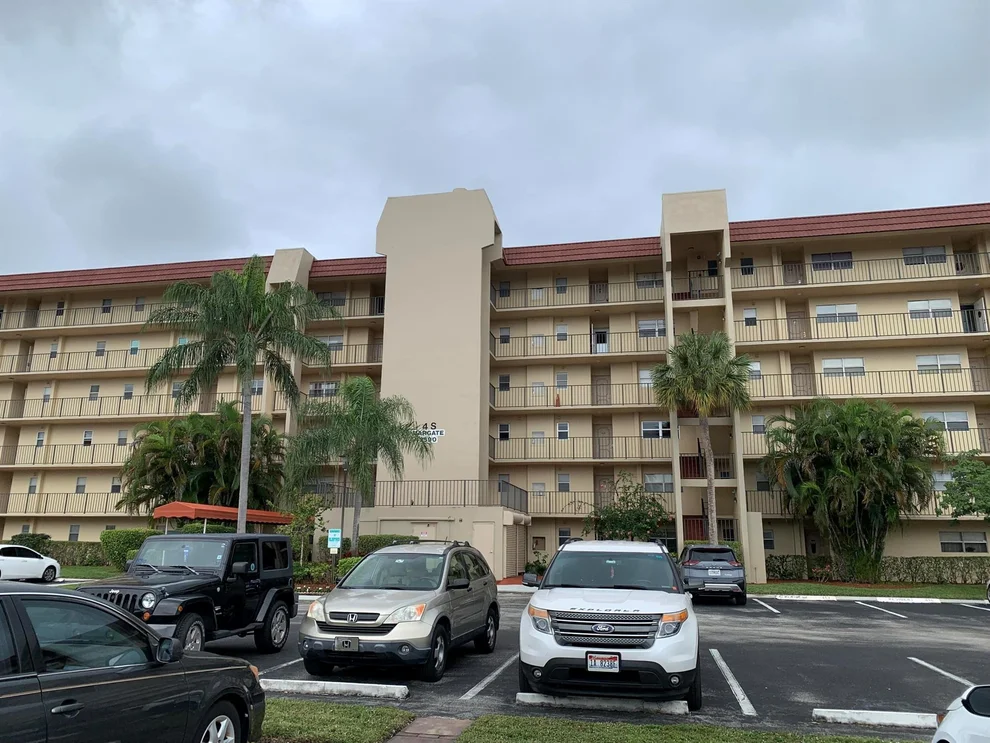 Unit for sale at 3590 Via Poinciana, Lake Worth, FL 33467