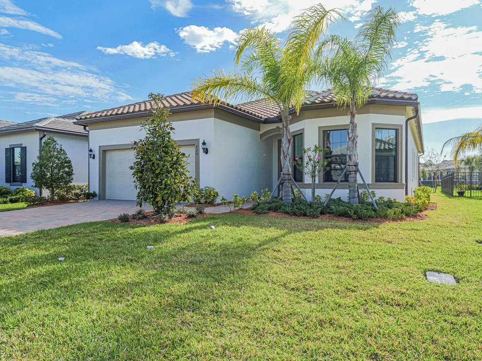 Unit for sale at 425 SE Donnell Street, Port St Lucie, FL 34984
