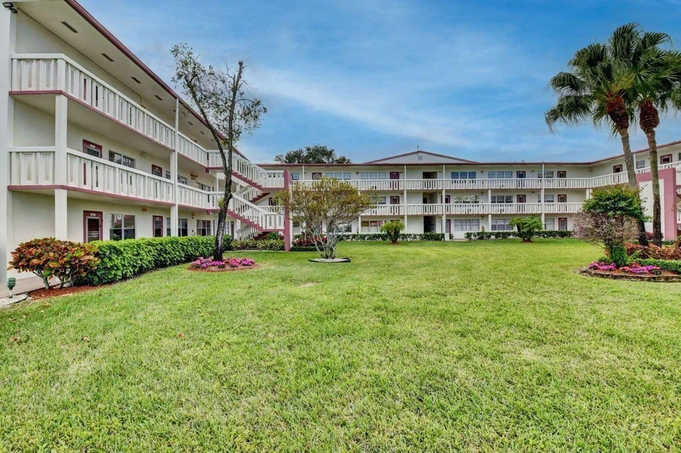 Unit for sale at 571 Fanshaw N, Boca Raton, FL 33434