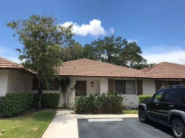 Unit for sale at 202 Club Drive, Palm Beach Gardens, FL 33418