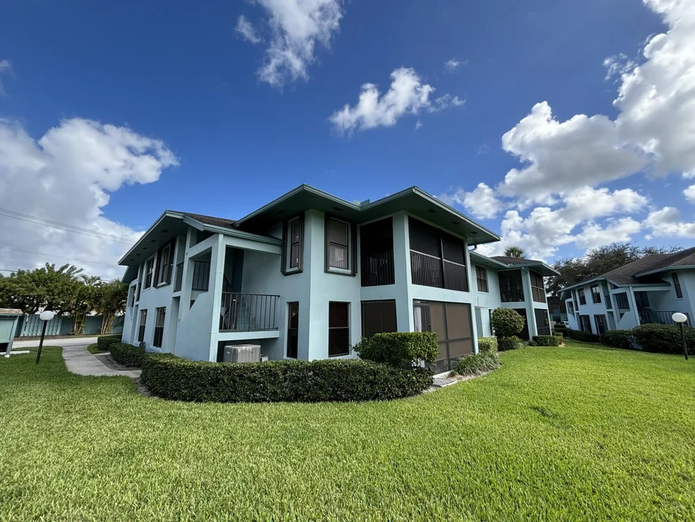 Unit for sale at 950 S Kanner Hwy, Stuart, FL 34994