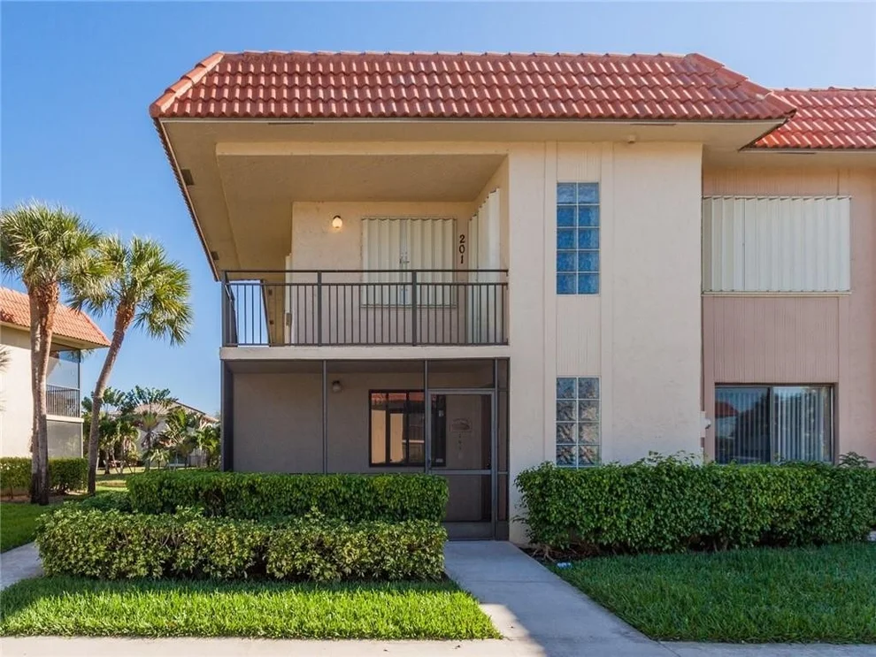 Unit for sale at 374 Lakeview Drive, Weston, FL 33326