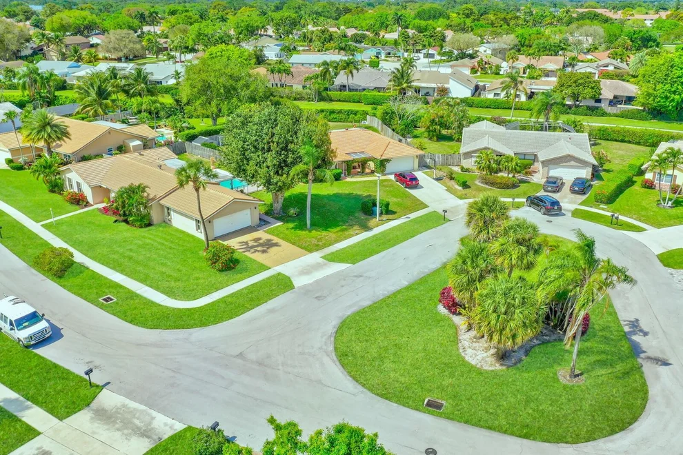 Unit for sale at 6161 Woodbury Road, Boca Raton, FL 33433