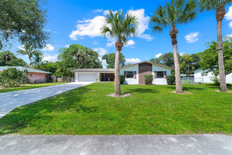 Unit for sale at 3007 Summit Street, Fort Pierce, FL 34982