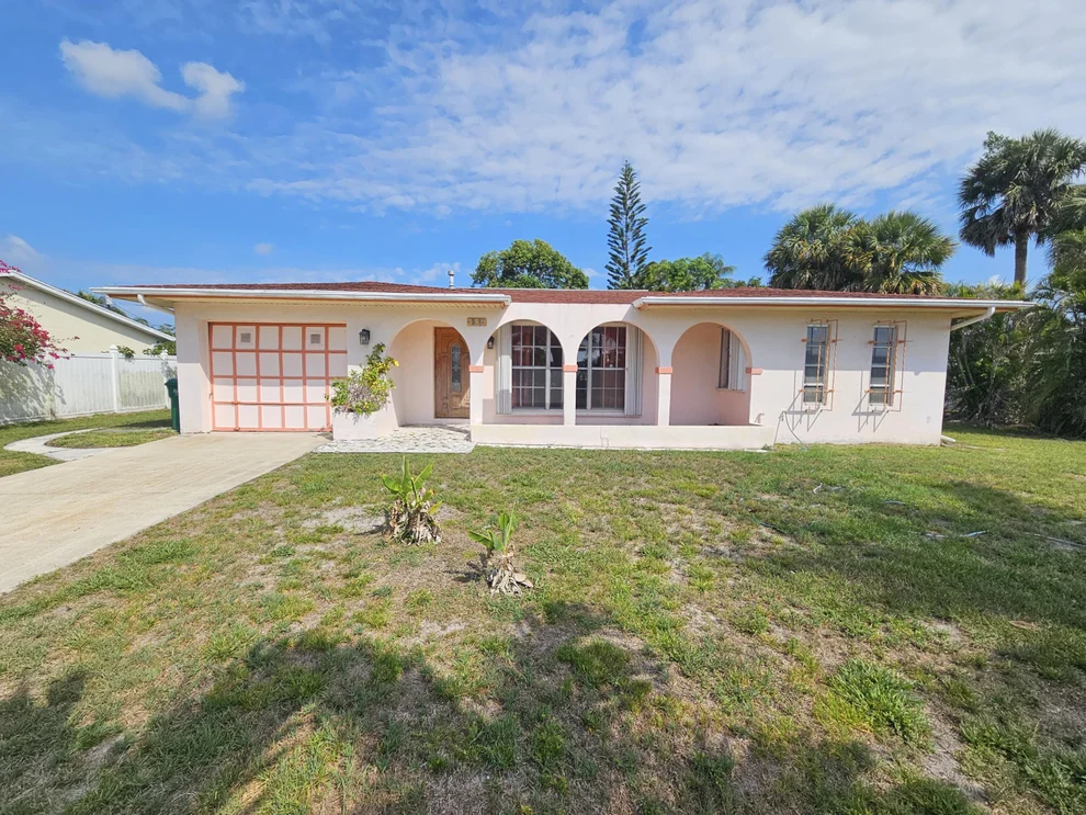 Unit for sale at 389 SE Tranquilla Avenue, Port St Lucie, FL 34983