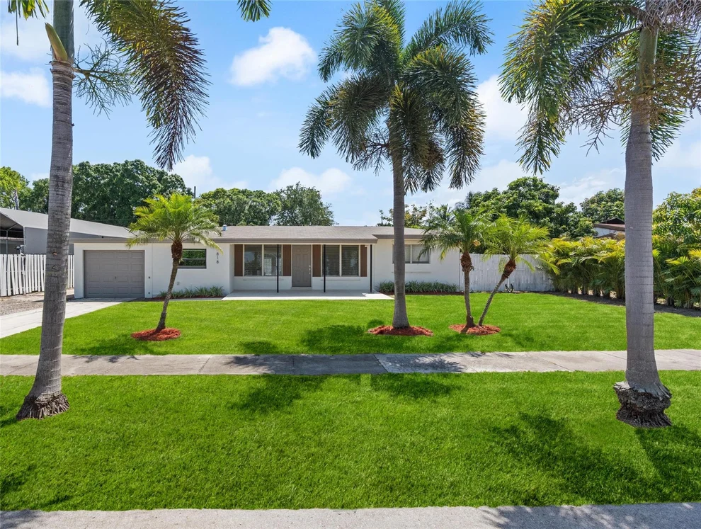 Unit for sale at 818 Fairway Drive, Plantation, FL 33317