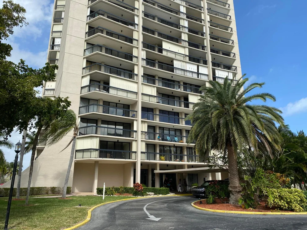 Unit for sale at 2425 Presidential Way, West Palm Beach, FL 33401