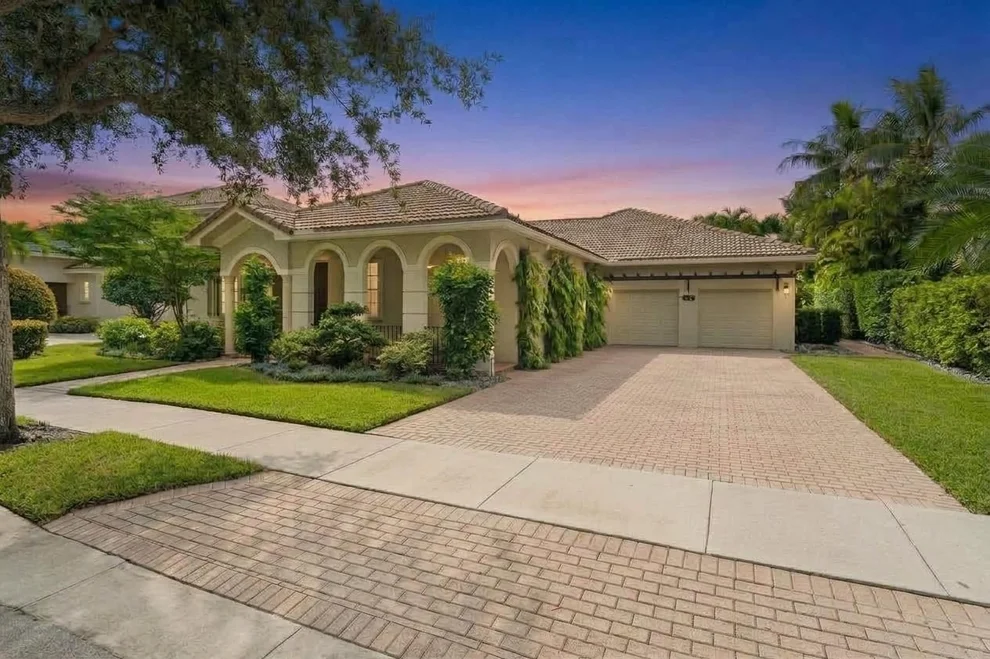 Unit for sale at 136 Via Santa Cruz, Jupiter, FL 33458
