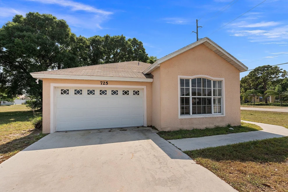 Unit for sale at 725 Roselyn Avenue, Fort Pierce, FL 34982