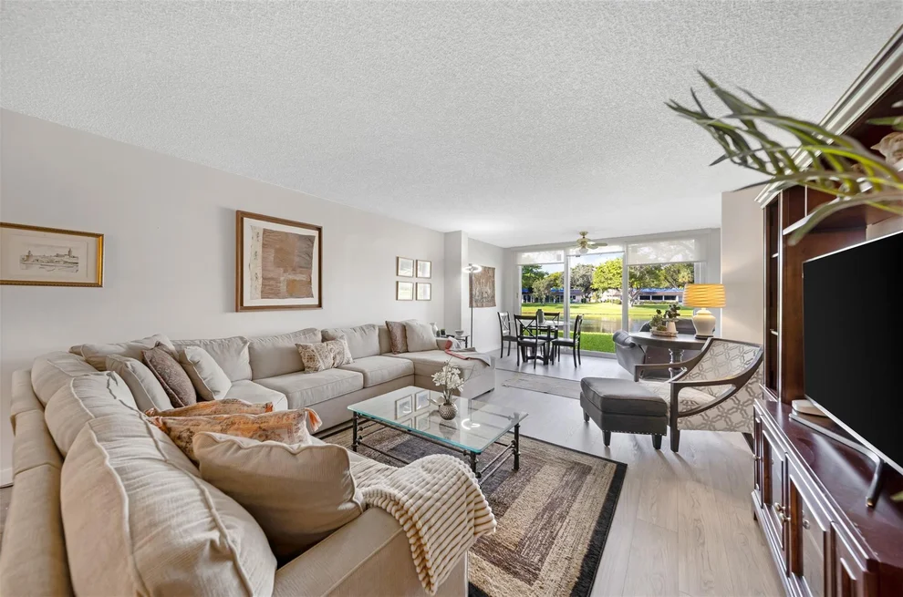 Unit for sale at 3611 OAKS CLUBHOUSE Drive, Pompano Beach, FL 33069
