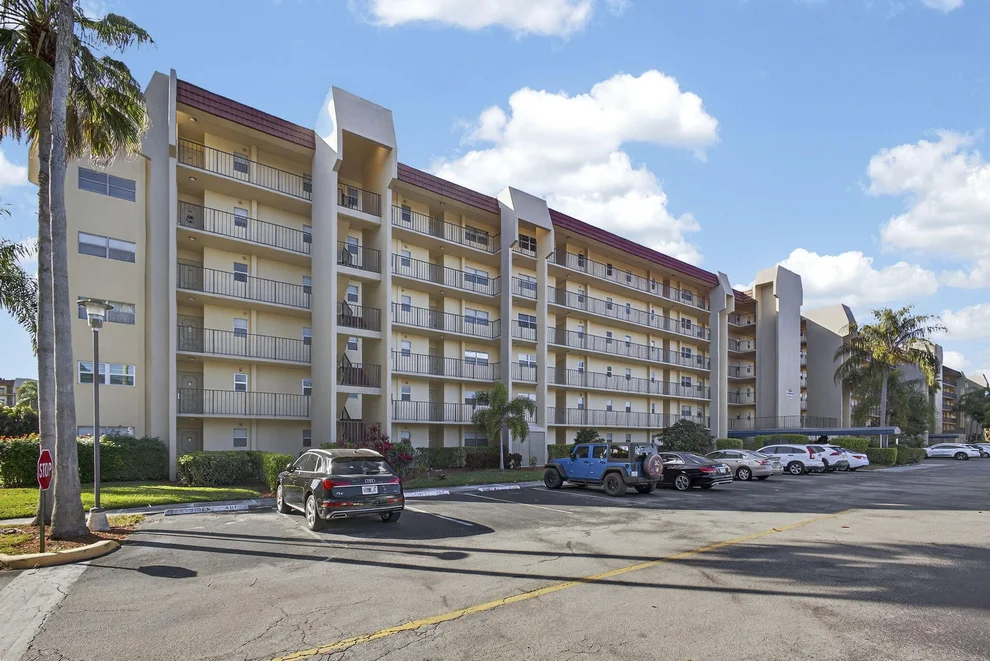 Unit for sale at 3590 Via Poinciana, Lake Worth, FL 33467