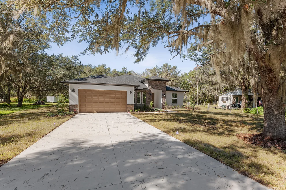 Unit for sale at 304 N Jungle Road, Geneva, FL 32732