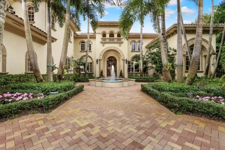 Unit for sale at 5582 Vintage Oaks Terrace, Delray Beach, FL 33484