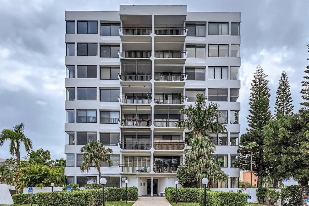 Unit for sale at 1500 Presidential Way, West Palm Beach, FL 33401