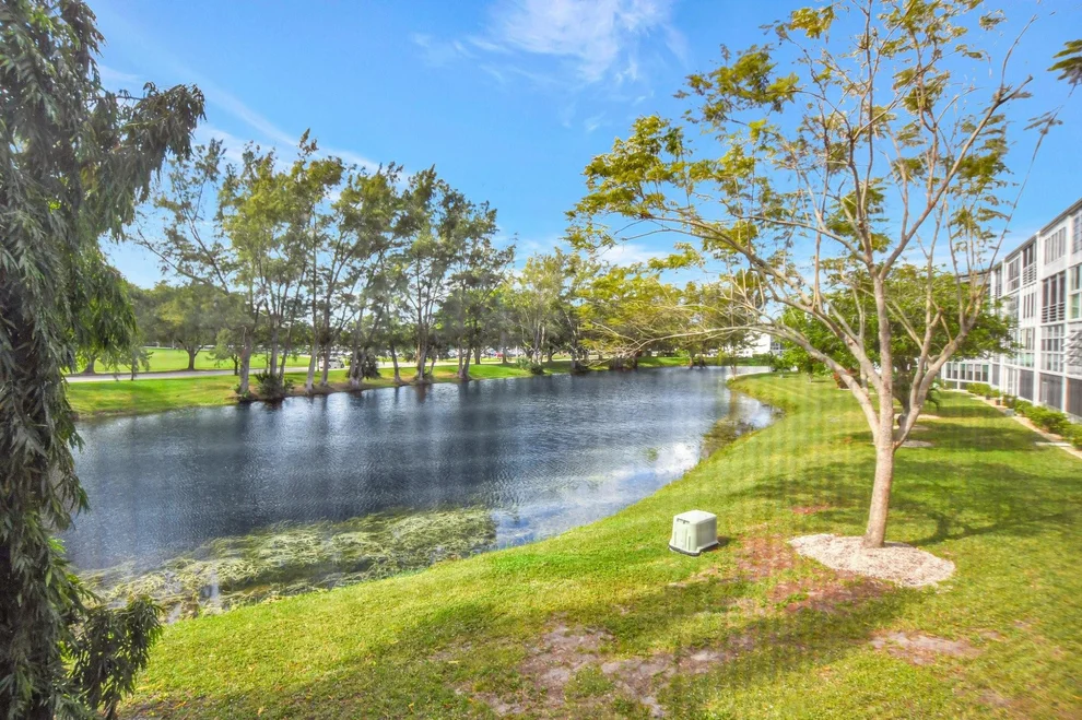 Unit for sale at 2157 Cambridge G, Deerfield Beach, FL 33442