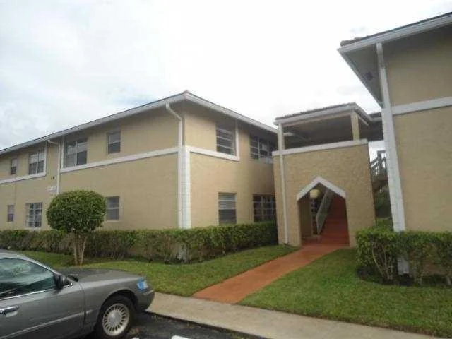 Unit for sale at 836 Twin Lakes Drive, Coral Springs, FL 33071