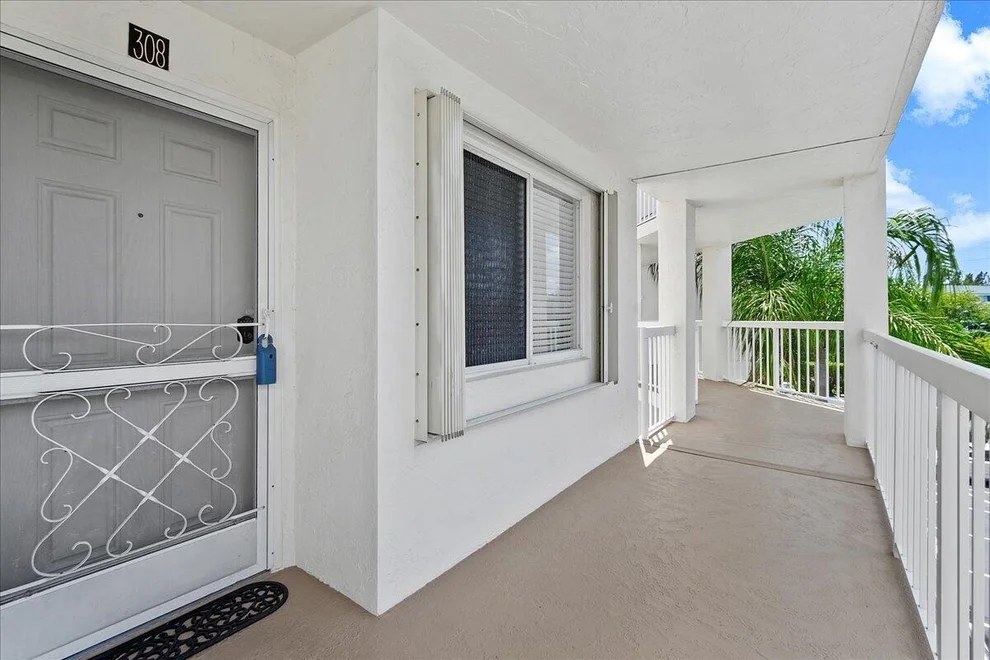 Unit for sale at 3146 Via Poinciana, Lake Worth, FL 33467
